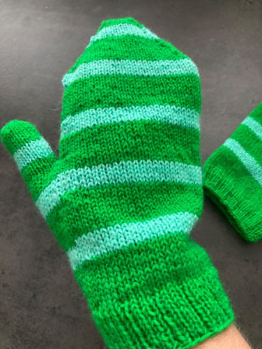 Double striped mittens groen en blauw